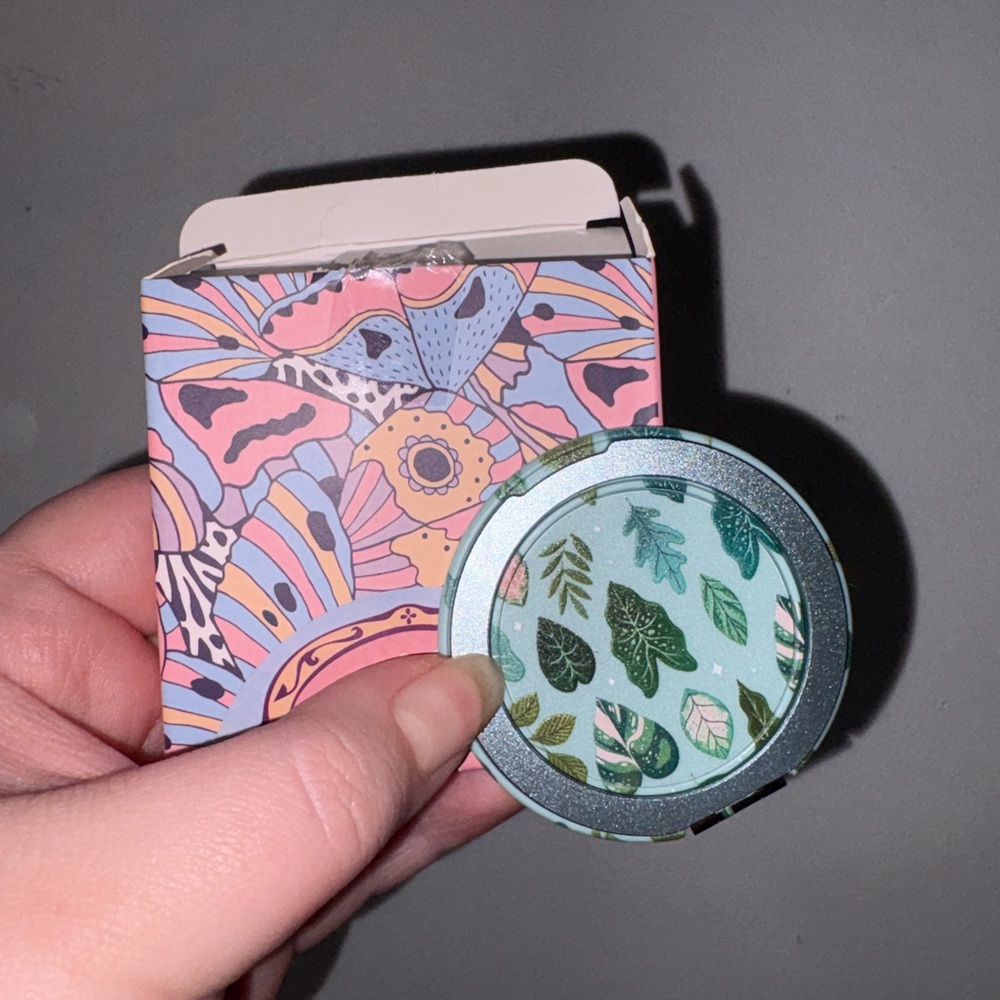 Brand new super cute plant printed phone ring!